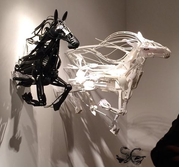 塑膠不再只是需要回收的垃圾,搖身一變為展覽品