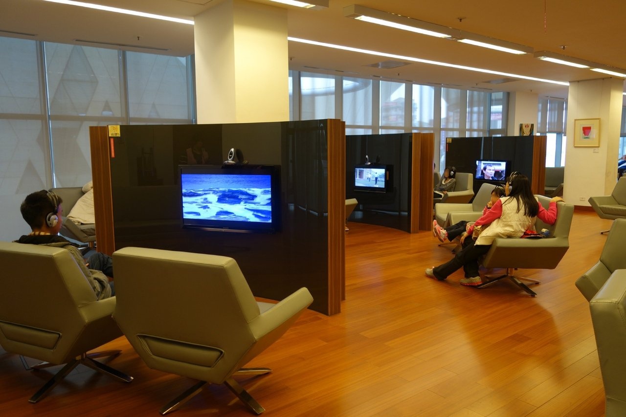 大東藝術圖書館的影音視聽區設有音樂聆聽區3席、影音聆賞區10席。 圖／網友提供