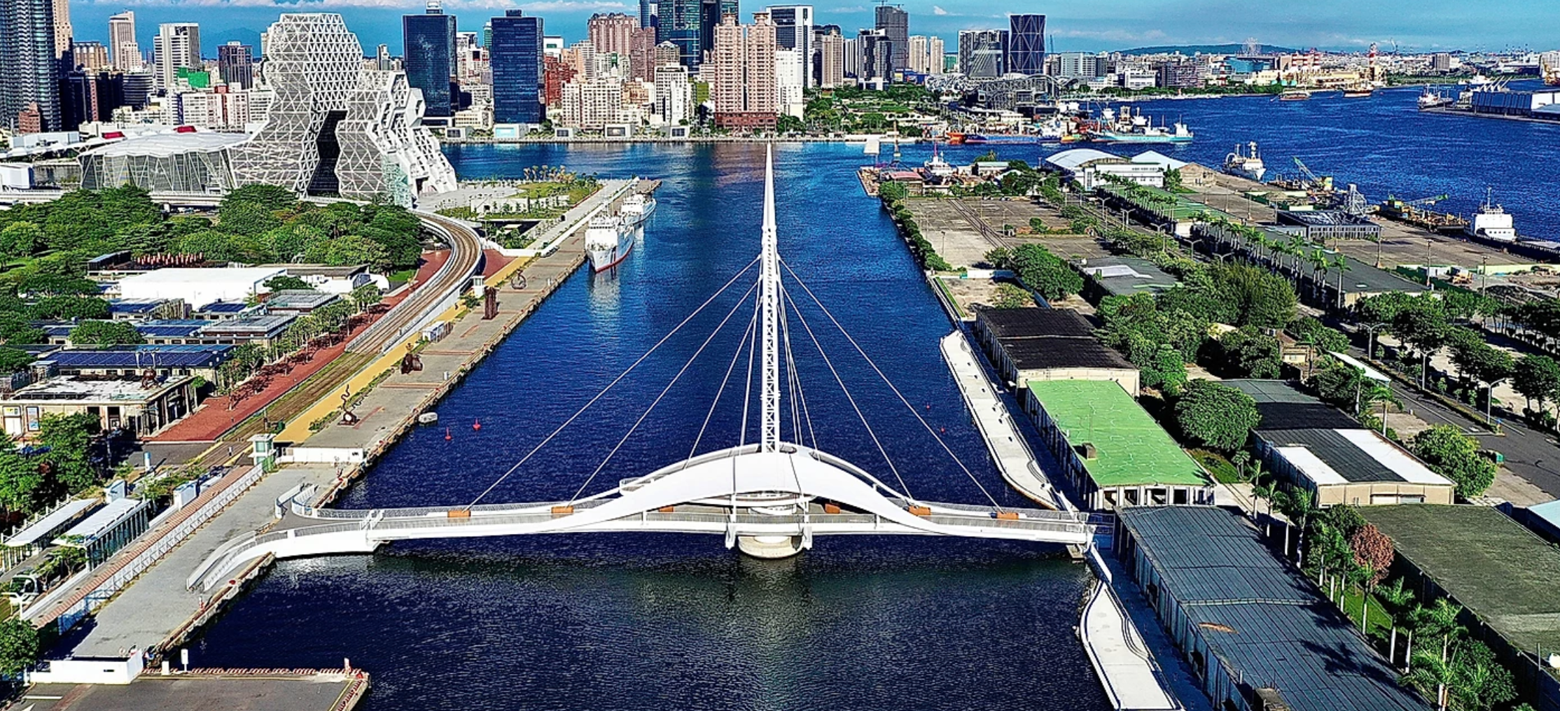 高雄港大港橋─全台首座水平旋轉橋