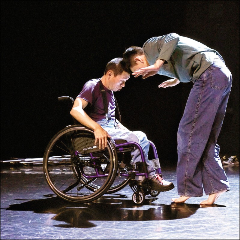 【藝術文化】衛武營藝術共融場 阿忠與我探究生命的中心