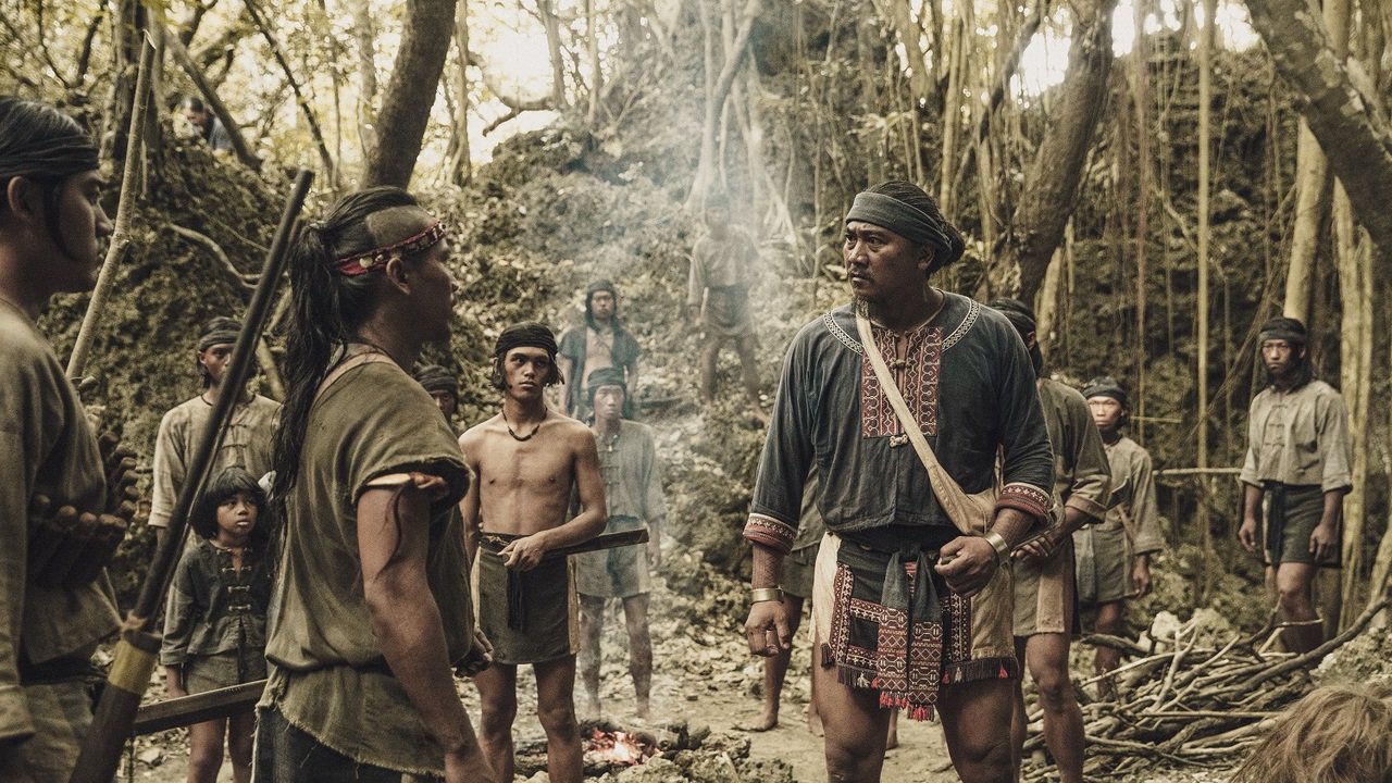 史詩級旗艦戲劇「斯卡羅」震撼場景9成在屏東拍攝 《斯卡羅》劇照,金曲獎與師鐸獎得主查馬克・法拉屋樂(右)飾演斯卡羅大股頭「卓杞篤...