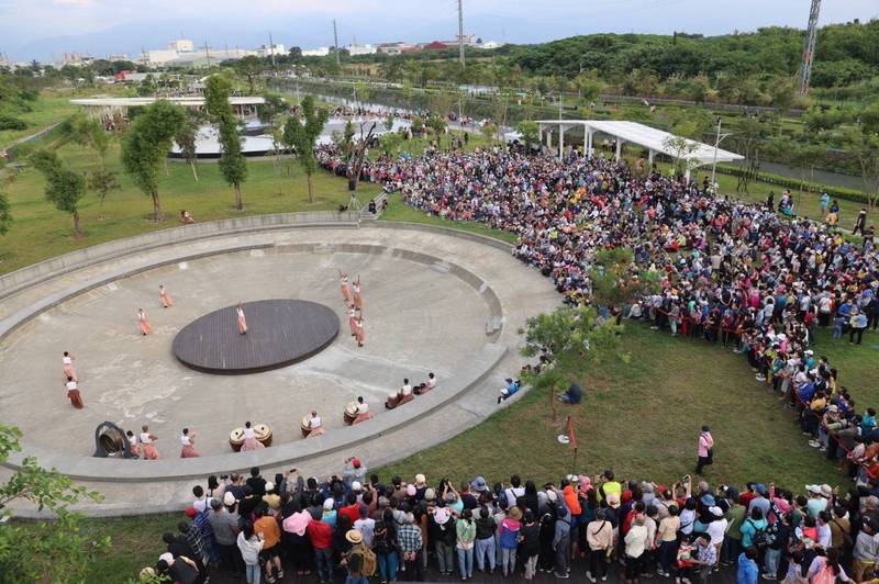 「優人神鼓」屏東縣民公園演出，民眾免費觀賞。（屏縣文化處提供）