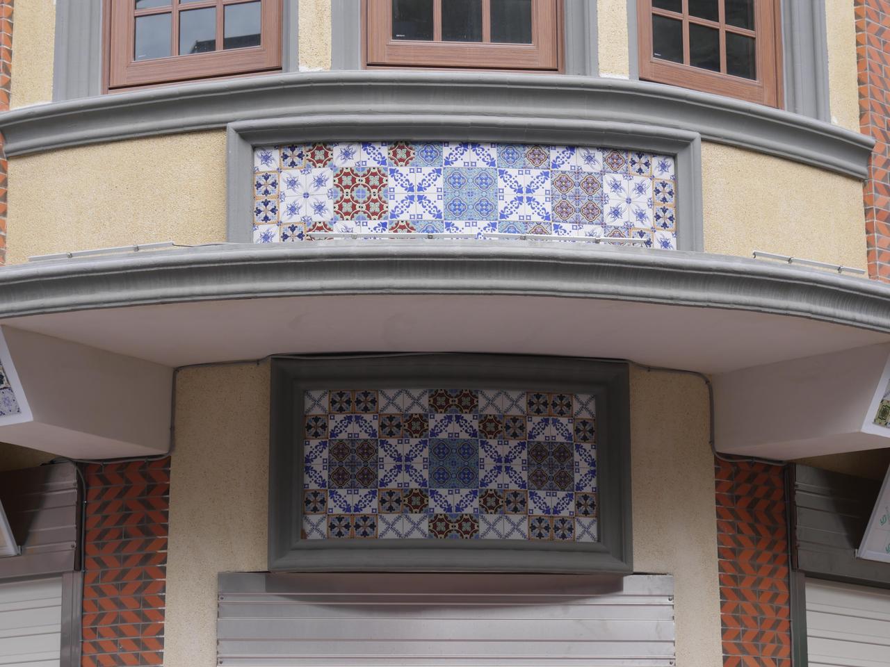 「後浦陳大宗12舖」的修復尤其在花磚和開窗方式，都保有30~50年代的元素。記者蔡家蓁／攝影