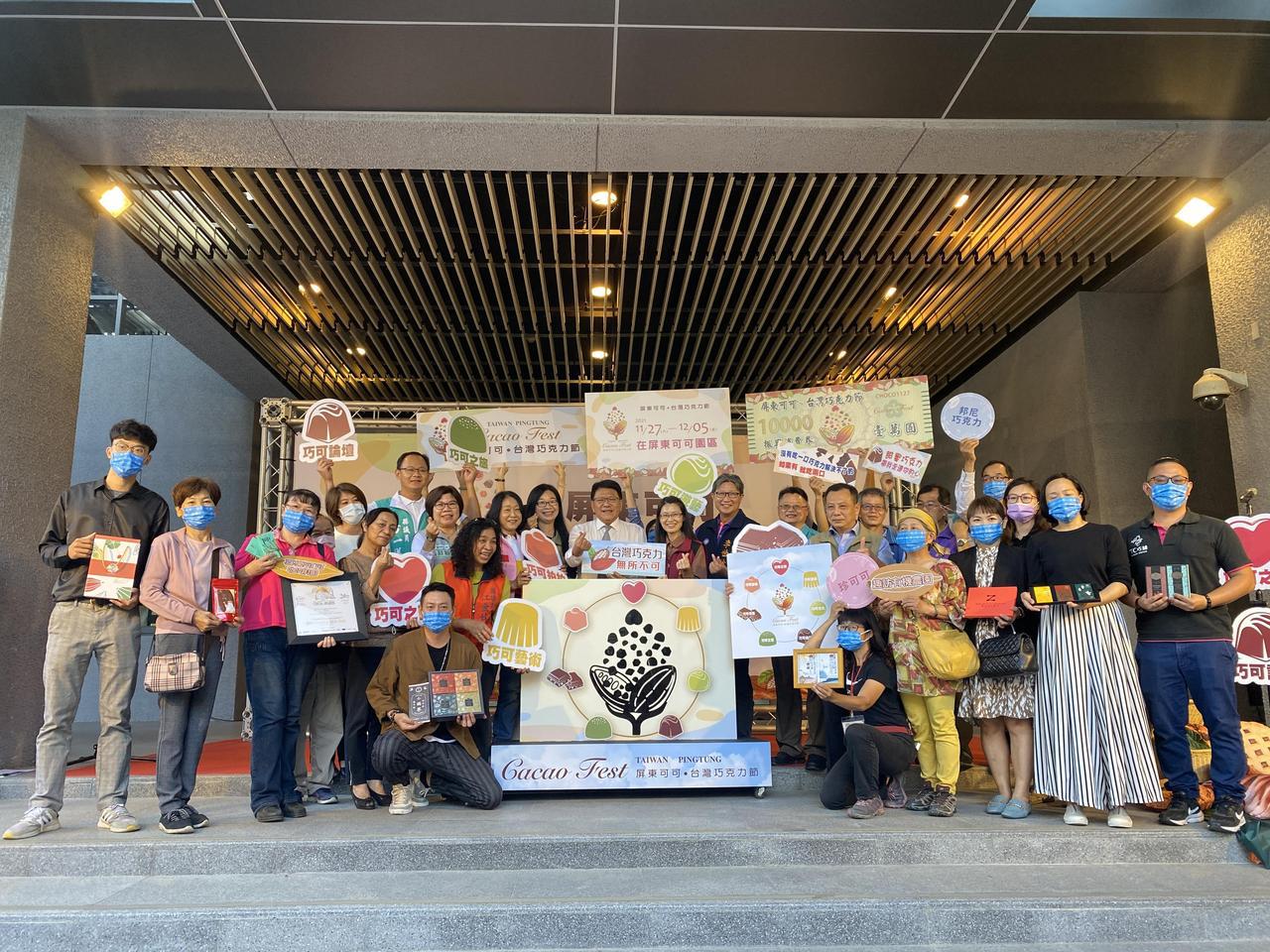 金牌巧克力搖籃!屏東可可台灣巧克力節27日登場 屏東縣是國內知名可可產區,縣府今年舉辦屏東可可台灣巧克力節,將在11月27日到12月5日,在屏東可可園區登場,邀請大小朋友與會,從視覺、聽覺、嗅覺、味覺到觸覺帶來巧克力的五感體驗。記者劉星君/攝影