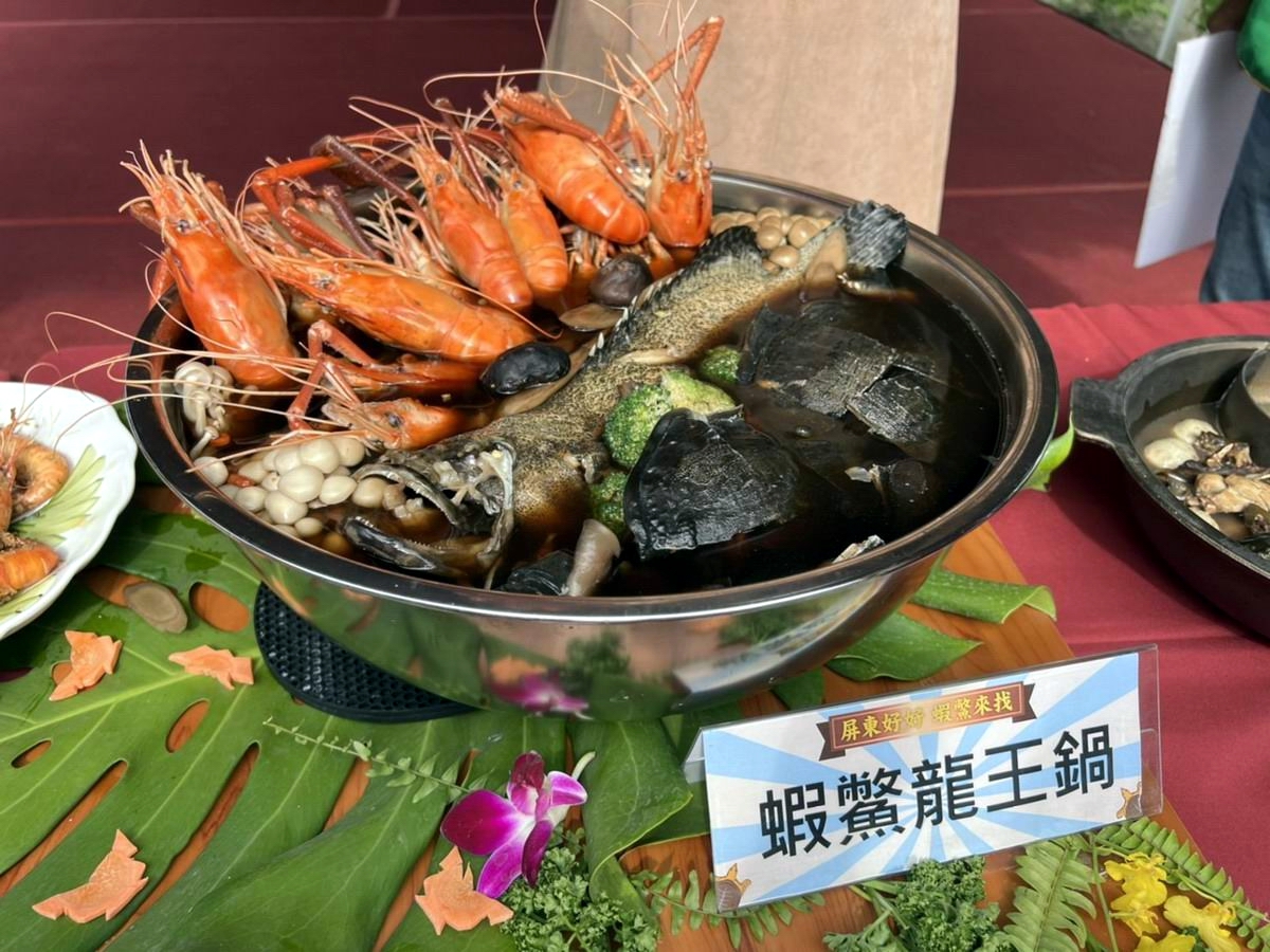 ▲「屏東好好、蝦鱉來找」優質泰國蝦及甲魚推廣活動，在九如鄉黃金蝦無毒泰國蝦餐廳歡樂登場，現場以冬令進補概念與泰國蝦、鱉結合成特色料理展演。（圖／屏東縣政府提供, 2021.12.19）