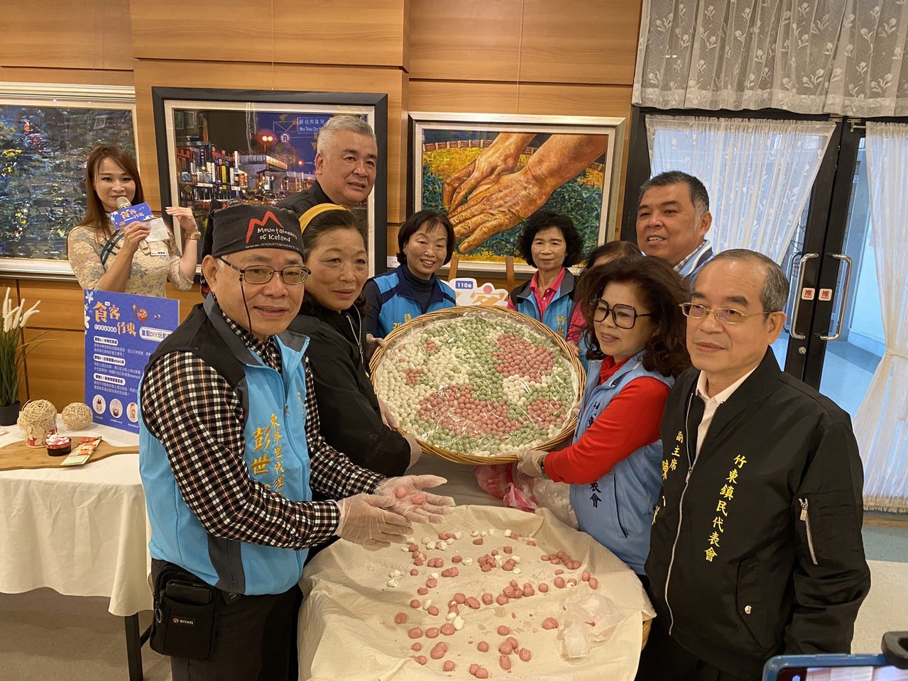 邁入第16個年頭 竹東客家粄圓節周六登場 新竹縣竹東鎮公所舉辦「竹東客家粄圓節」將於12月11日在竹東台泥公園旁登場,有搓湯圓體驗、客家湯圓品嘗、好客竹東市集、客家藝文展演、童趣DIY等活動。記者巫靜婷/攝影