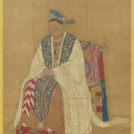 被文化部指定為國寶的「宋宣祖后坐像」中，畫中開國太后所穿的織花半透明裙襬長得拖出畫面。圖／故宮提供