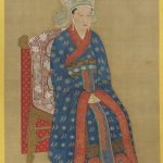 被文化部指定為國寶的「宋光宗后坐像」。像中宋光宗后頭戴兩千顆珍珠打造的皇冠，臉上還貼著珍珠。大陸夯劇「清平樂」中女主角曹皇后的服飾，便取自這幅畫像。圖／故宮提供