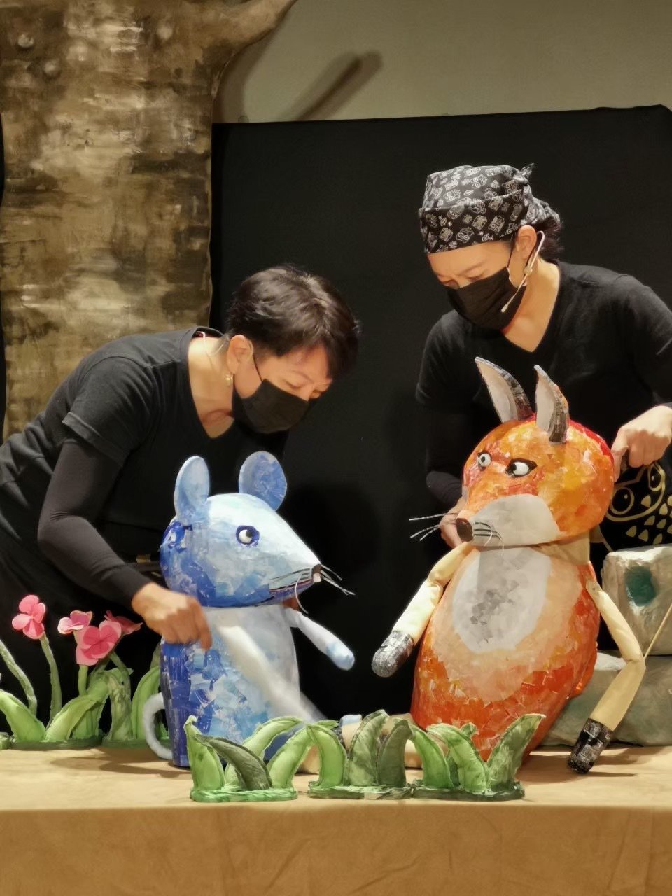 屏東戲曲故事館「過生日」分享10年有成的喜悅 屏東戲曲故事館迎接10周年館慶,舉辦「璀璨風華」10周年系列活動及回顧菁華展,12月11、12日一連兩天結合文創市集及精彩戲曲展演,邀請民眾一起來「逗熱鬧」。圖/屏東縣政府提供